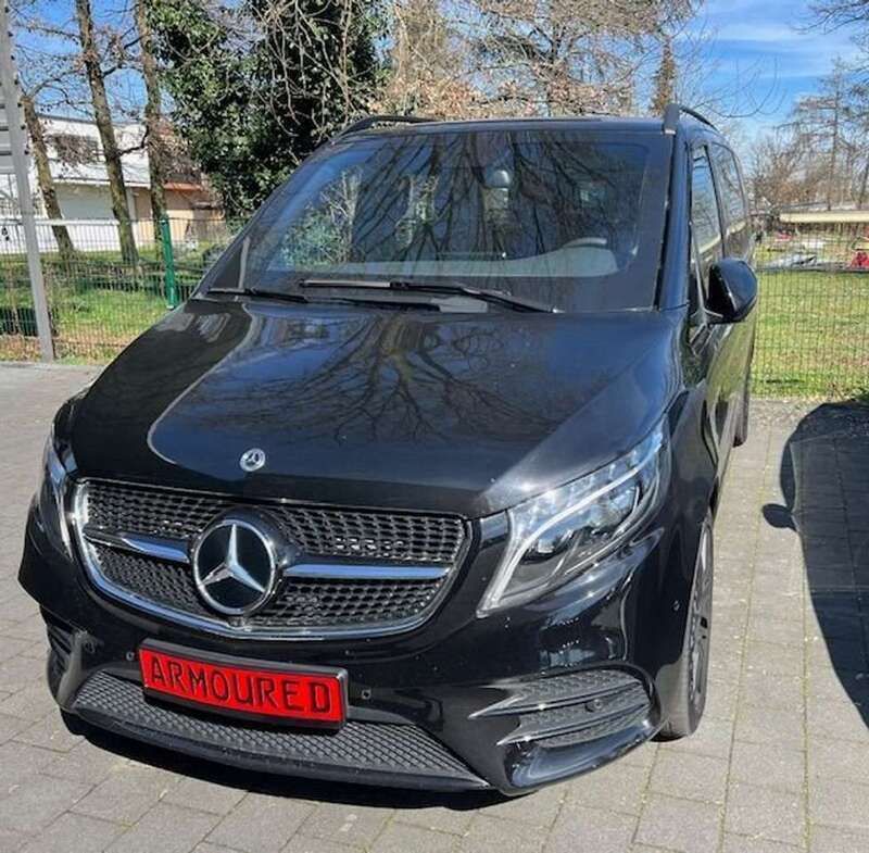 Schwarz Gebraucht 2022 Mercedes V300 Avantgarde Edition Van / Kleinbus | 259.900 € - Bild 1/4