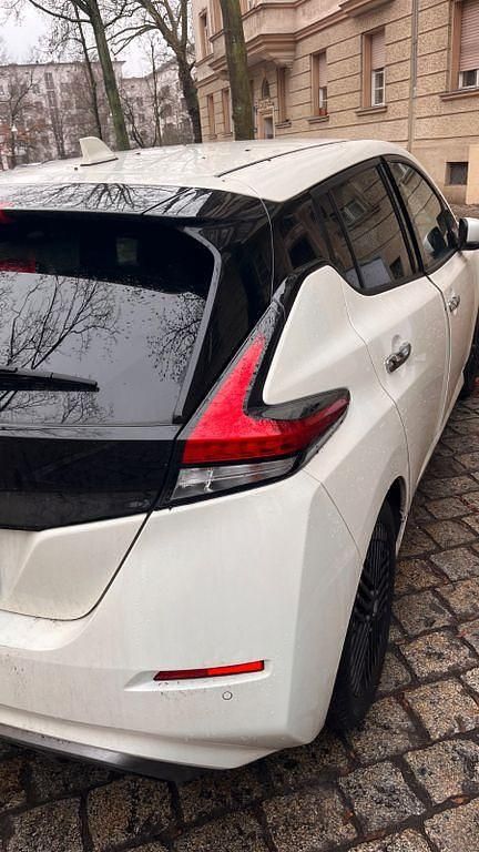 Gebraucht Nissan Leaf Tekna 110 kW (150 PS) 2023 Weiß Kleinwagen
