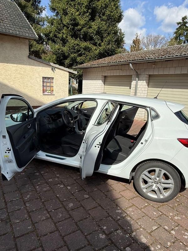 Gebraucht Renault Clio IV LIMITED 76 PS (55 kW) 2019 Weiß Kleinwagen