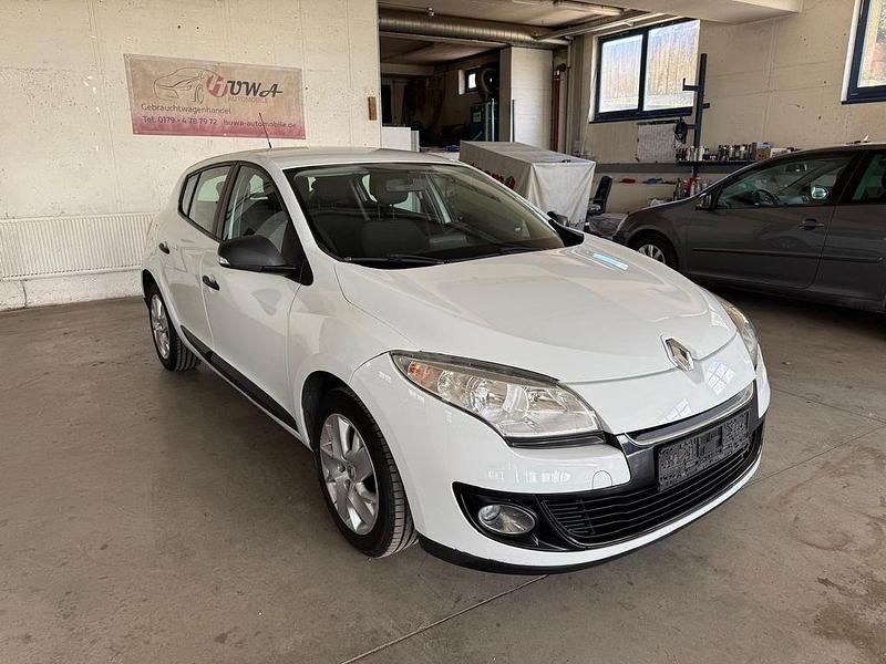 Gebraucht Renault Mégane 101 PS (74 kW) 2012 Weiß Limousine