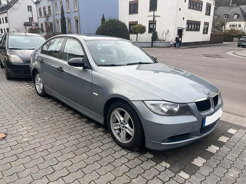 Gebraucht BMW 320 150 PS (110 kW) 2006 Blau Limousine