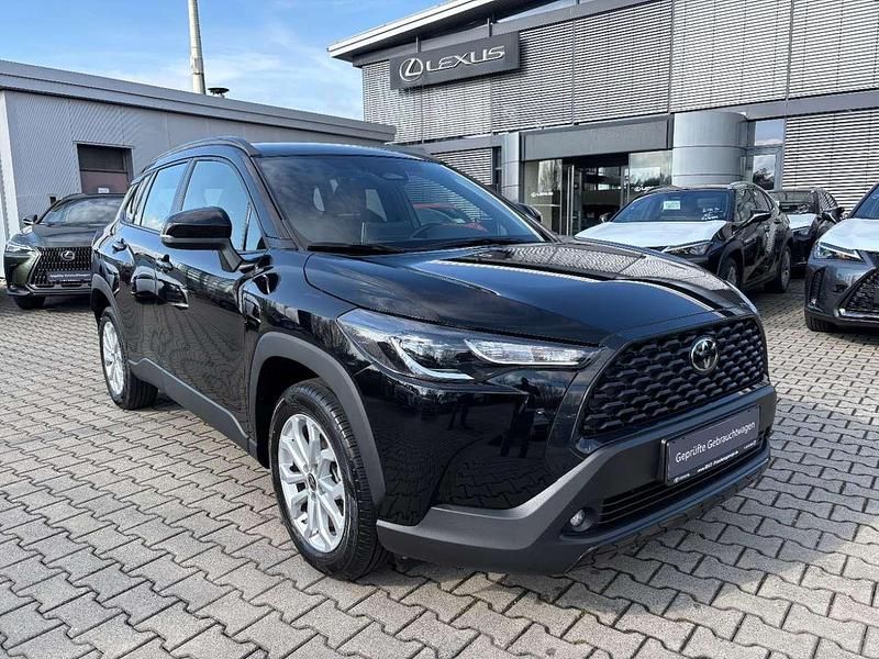 Gebraucht Toyota Corolla Cross 140 PS (102 kW) 2024 Tiefschwarz mica metallic SUV