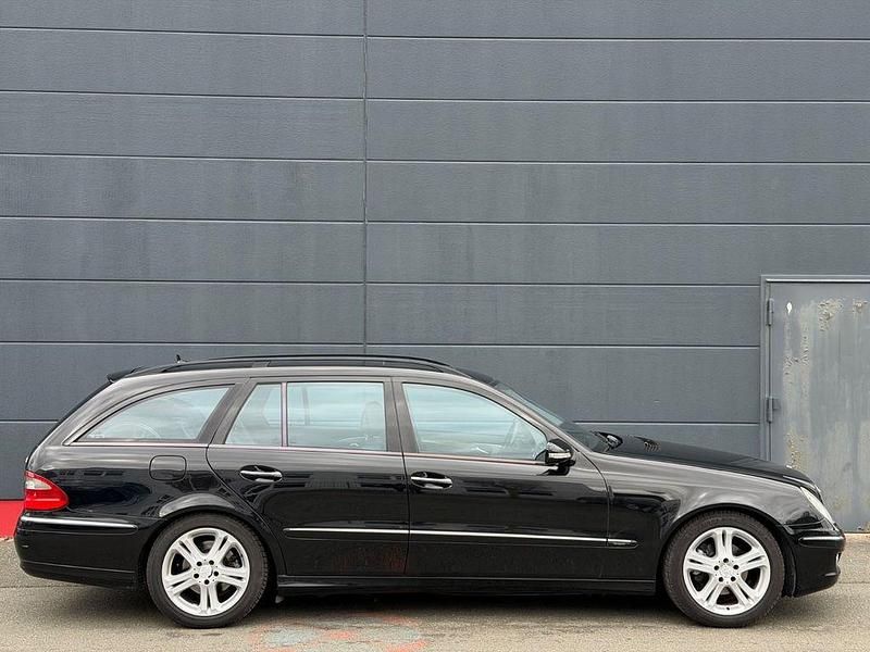 Gebraucht Mercedes E220 170 PS (125 kW) 2008 Schwarz Limousine