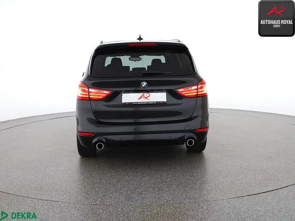 Gebraucht BMW 220 Gran Tourer Advantage 190 PS (139 kW) 2022 Schwarz Van / Kleinbus