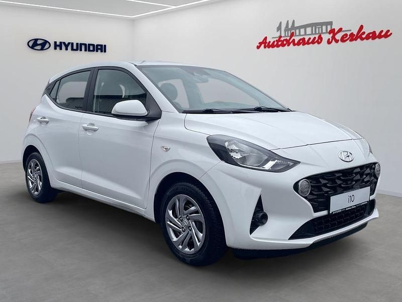 Gebraucht Hyundai i10 Select 67 PS (49 kW) 2022 Weiß Kleinwagen