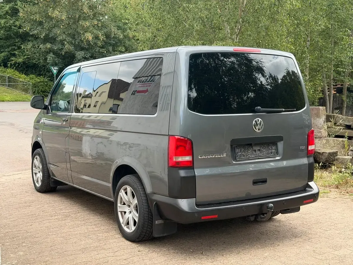 Gebraucht VW Caravelle 140 PS (102 kW) 2012 Grau Van