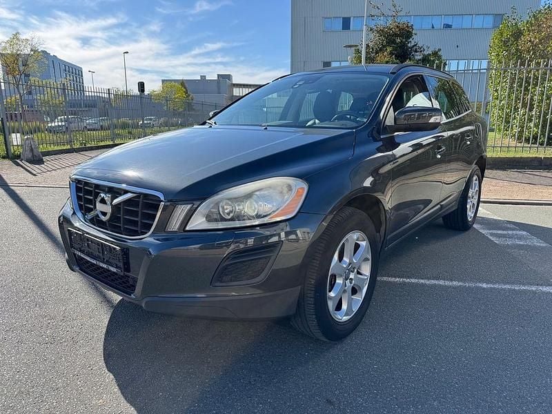 Grau Gebraucht 2010 Volvo XC60 Summum SUV | 10.490 € (Fairer Preis) - Bild 1/4