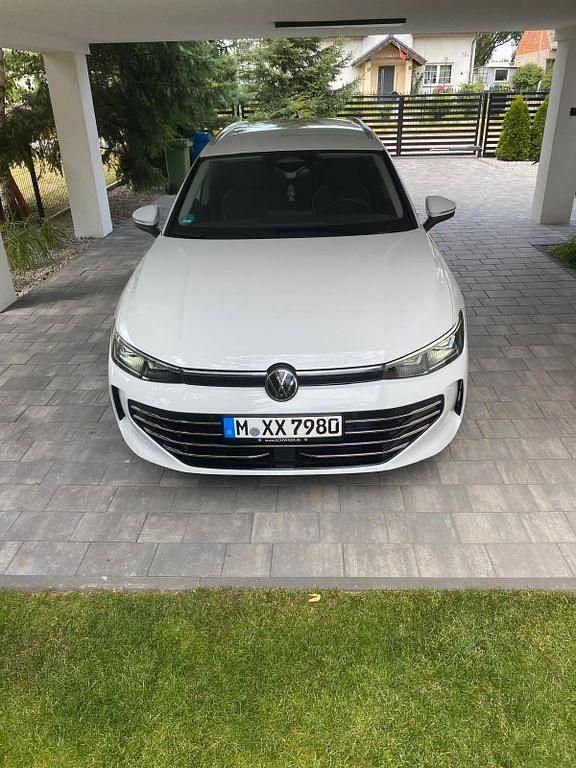 Gebraucht VW Passat Elegance 150 PS (110 kW) 2024 Weiß Kombi
