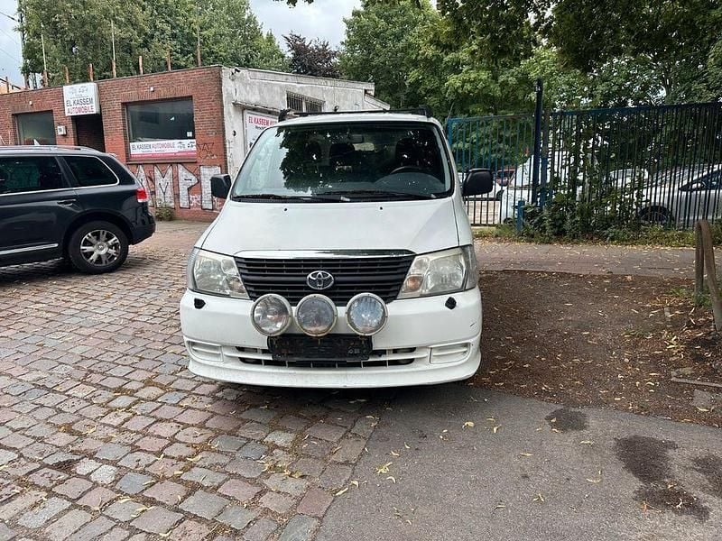 Gebraucht Toyota HiAce 117 PS (86 kW) 2010 Weiß Van