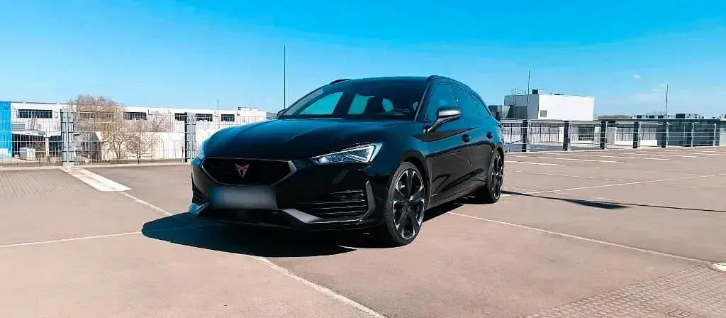 Usado Cupra Leon 245 CV (180 kW) 2022 Negro Familiar