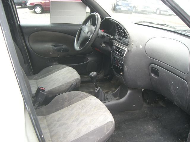 Gebraucht Ford Courier 75 PS (55 kW) 2001 Weiß Van / Kleinbus