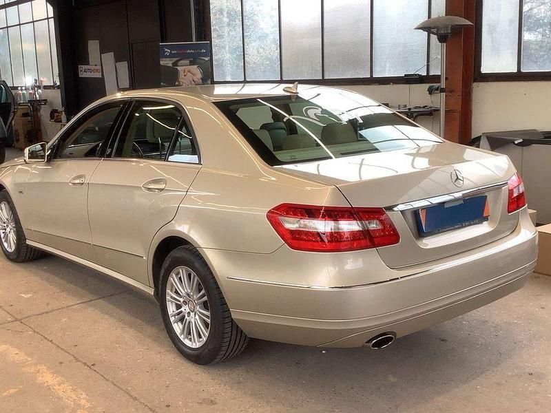 Gebraucht Mercedes E200 184 PS (135 kW) 2010 Beige Limousine