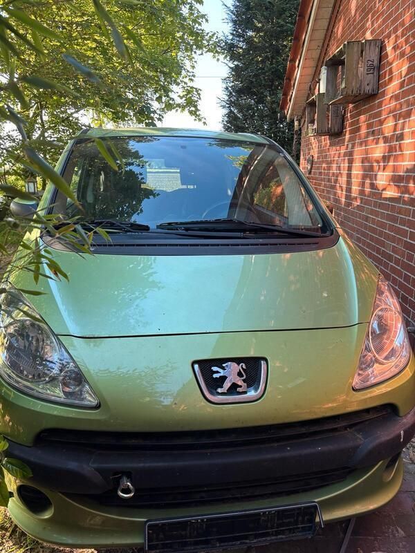 Grün Gebraucht 2005 Peugeot 1007 Kleinwagen | 800 € - Bild 1/4