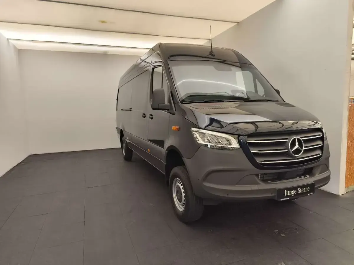 Używany Mercedes Sprinter 190 KM (139 kW) 2026 Niebieski Van