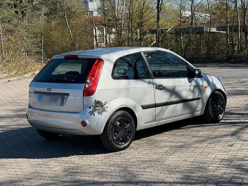 Gebraucht Ford Fiesta 70 PS (51 kW) 2006 Grau Kleinwagen