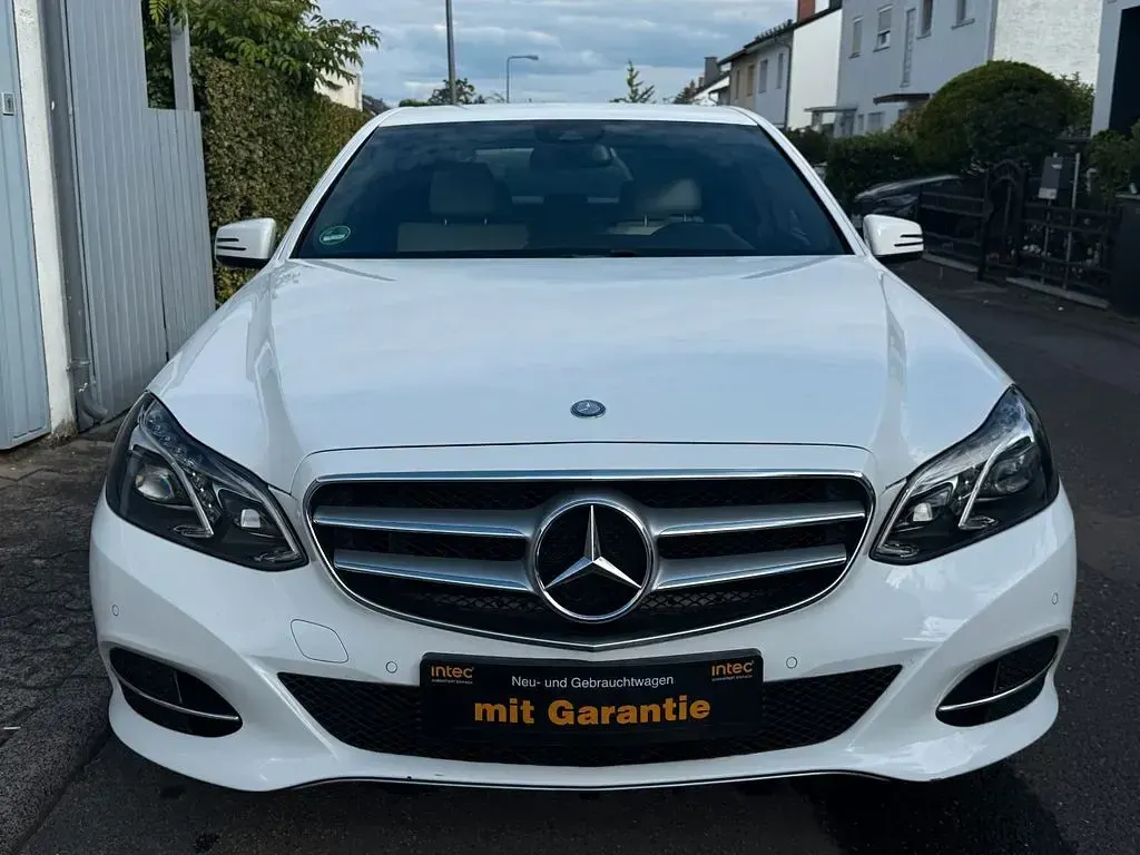 Gebraucht Mercedes E250 204 PS (150 kW) 2014 Weiß Limousine