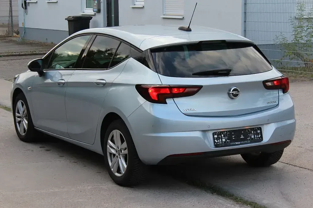Gebraucht Opel Astra Active 105 PS (77 kW) 2016 Silber Limousine