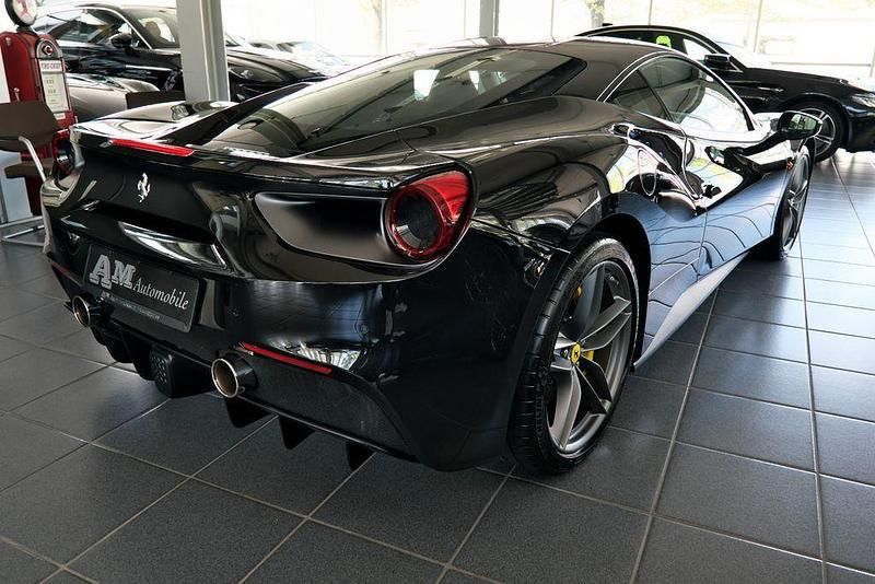 Second-hand Ferrari 488 669 CP (492 kW) 2016 Negru Coupe