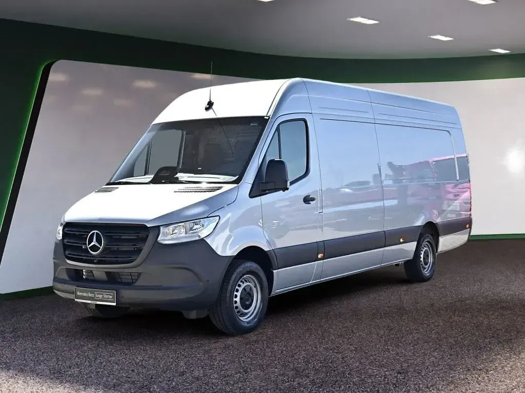 Używany Mercedes Sprinter 170 KM (125 kW) 2025 Srebrny Van