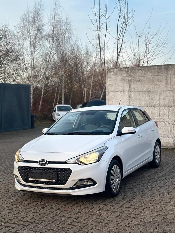 Weiß Gebraucht 2017 Hyundai i20 GO! Kleinwagen | 7.990 € (Guter Preis) - Bild 1/4