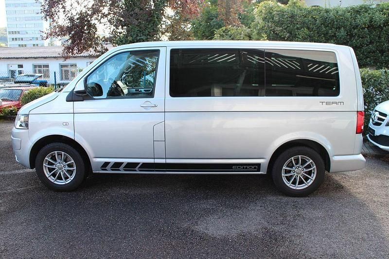Reflexsilber Gebraucht 2011 VW T5 Team Van | 16.900 € (Fairer Preis) - Bild 1/4