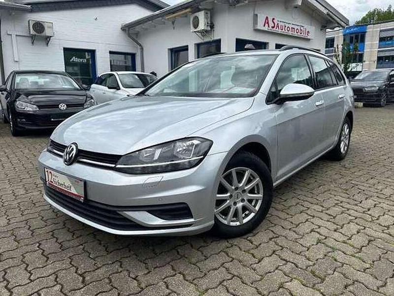 Reflexsilber metallic Gebraucht 2018 VW Golf VII Kombi | 9.849 € (Fairer Preis) - Bild 1/4