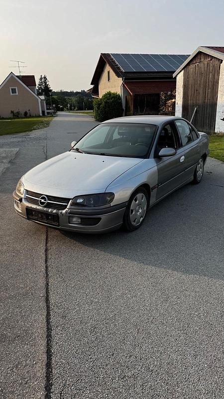 Gebraucht 1995 Opel Omega Limousine | 849 € - Bild 1/4