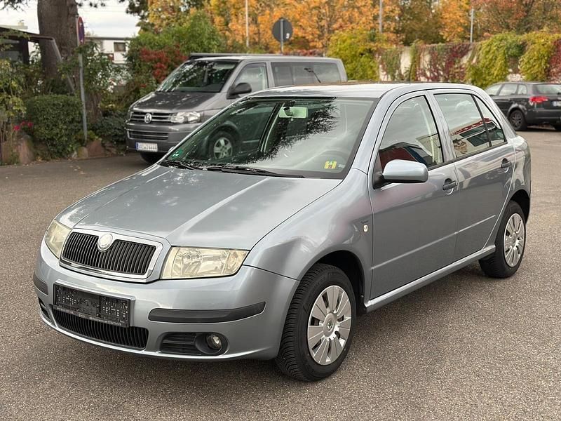 Grau Gebraucht 2006 Skoda Fabia Ambiente Kleinwagen | 1.990 € (Fairer Preis) - Bild 1/4