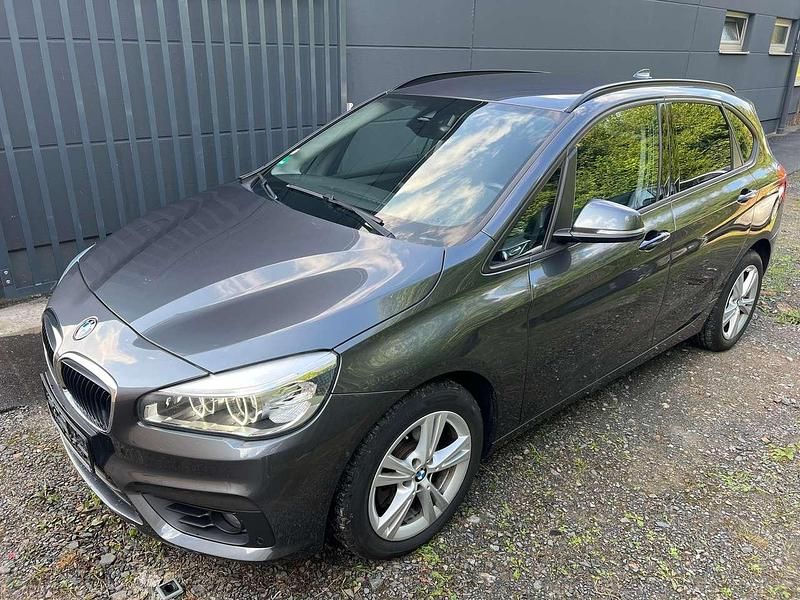 Mineralgrau metallic Gebraucht 2016 BMW 218 Advantage Van / Kleinbus | 10.500 € (Superpreis) - Bild 1/4