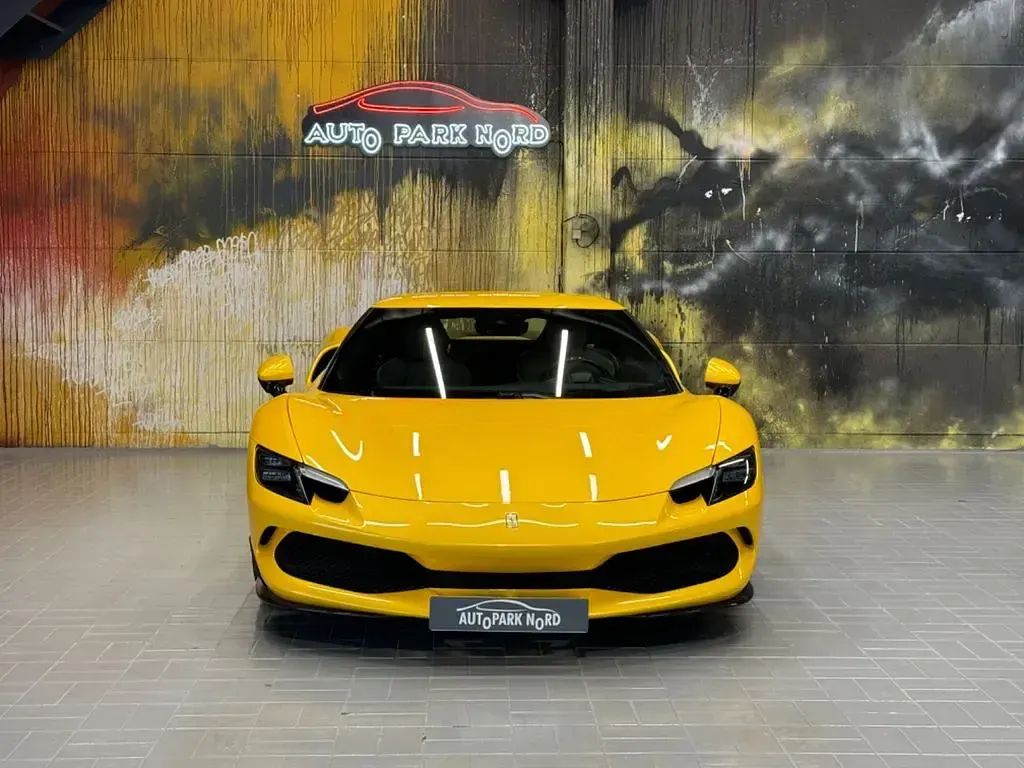 Gebraucht Ferrari 296 829 PS (609 kW) 2025 Gelb Coupé