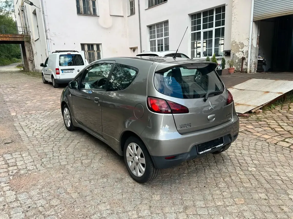 Gebraucht Mitsubishi Colt Motion 95 PS (69 kW) 2011 Grau Kleinwagen