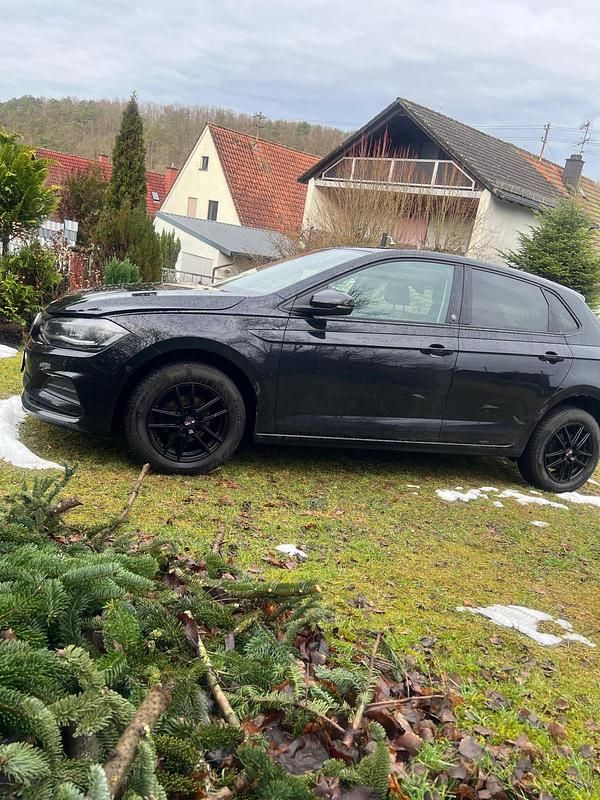 Schwarz Gebraucht 2017 VW Polo Edition Kleinwagen | 12.000 € (Teuer) - Bild 1/4