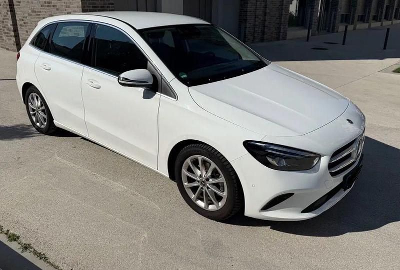Weiß Gebraucht 2020 Mercedes B180 Van / Kleinbus | 21.000 € (Superpreis) - Bild 1/1