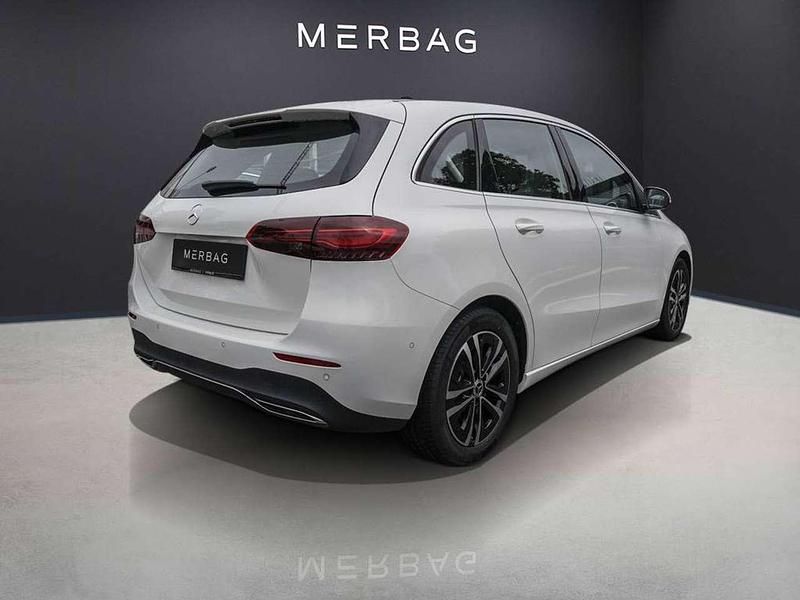 Gebraucht Mercedes B200 Progressive 150 PS (110 kW) 2024 Weiß Van / Kleinbus
