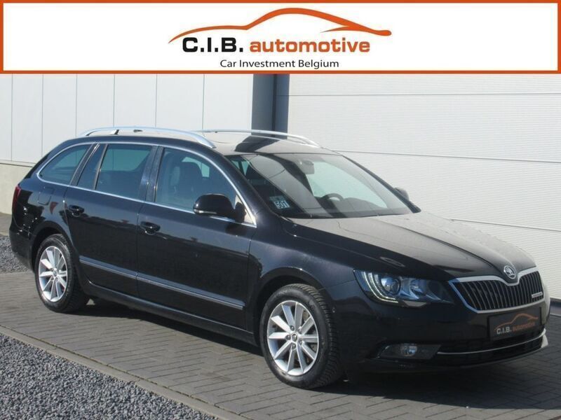 Schwarz Gebraucht 2015 Skoda Superb Kombi | 9.990 € (Guter Preis) - Bild 1/4