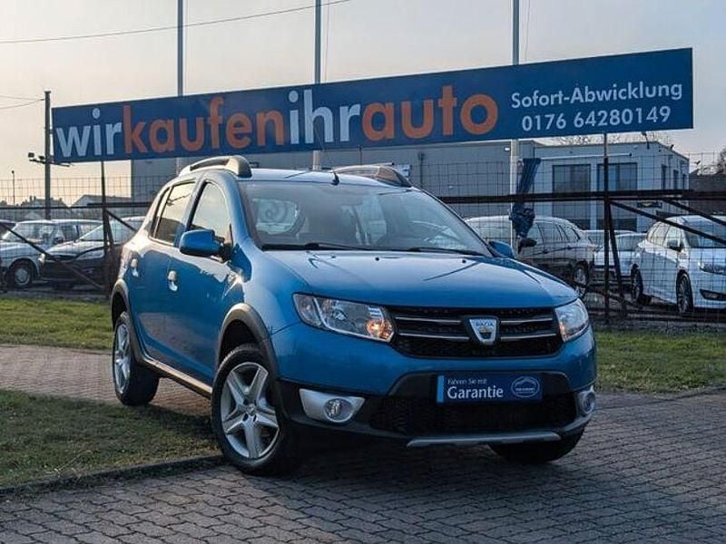 Blau Gebraucht 2013 Dacia Sandero Prestige SUV | 6.899 € (Fairer Preis) - Bild 1/4
