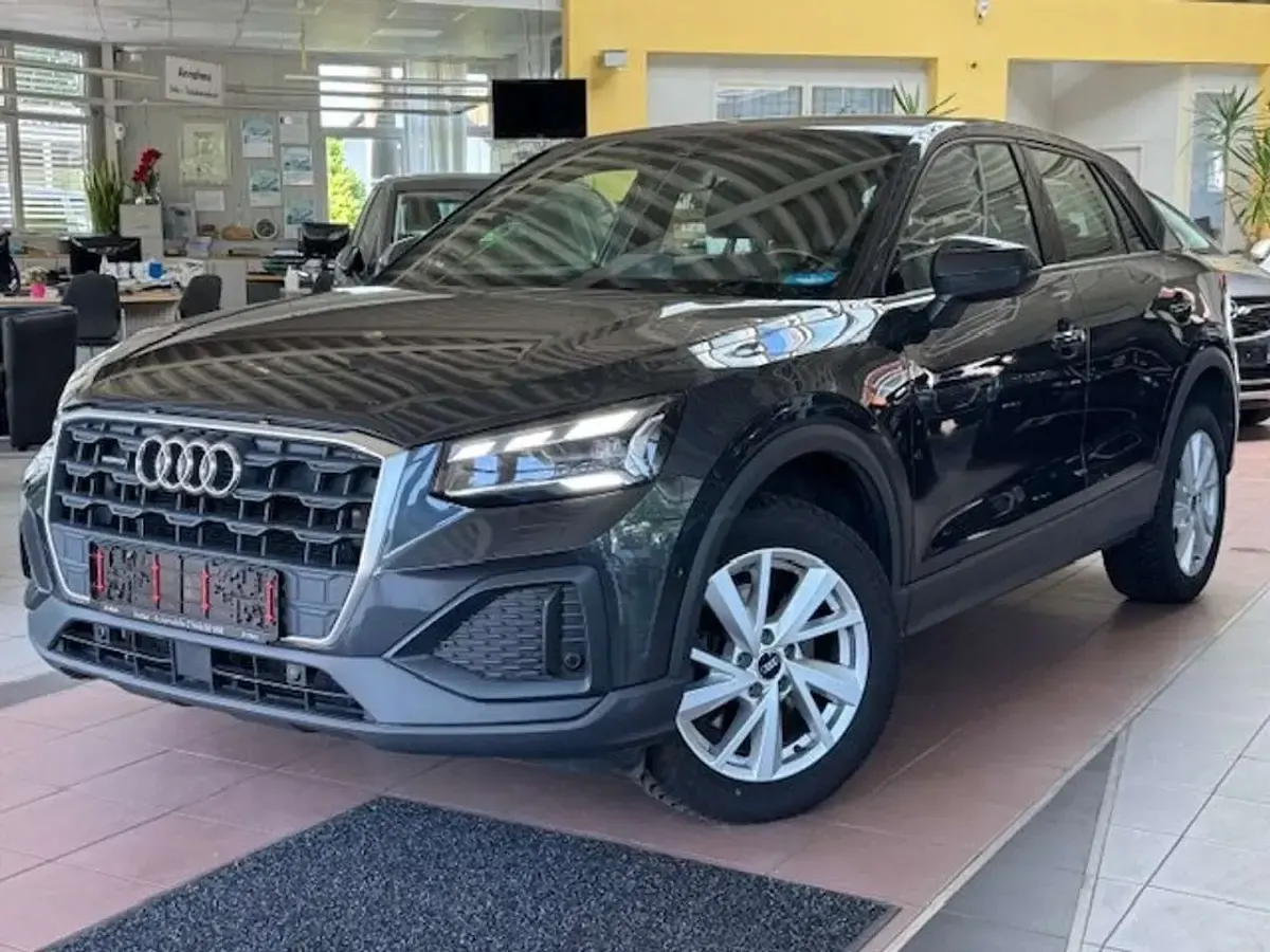 Gebraucht Audi Q2 Basis 150 PS (110 kW) 2021 Manhattangrau metallic SUV