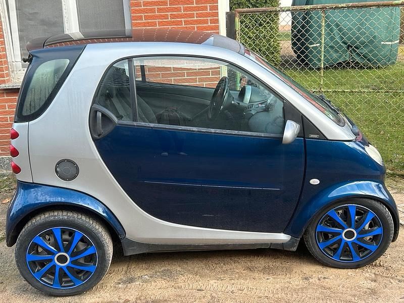Blau Gebraucht 2004 Smart ForTwo Coupé Coupé | 2.100 € (Fairer Preis) - Bild 1/4