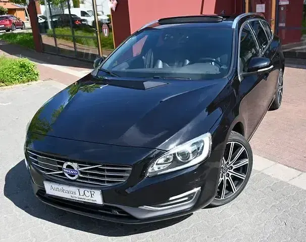 Gebraucht Volvo V60 Summum 190 PS (139 kW) 2015 Schwarz Kombi
