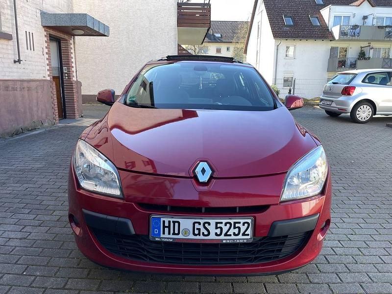 Gebraucht Renault Mégane Dynamique 110 PS (80 kW) 2009 Rot Limousine
