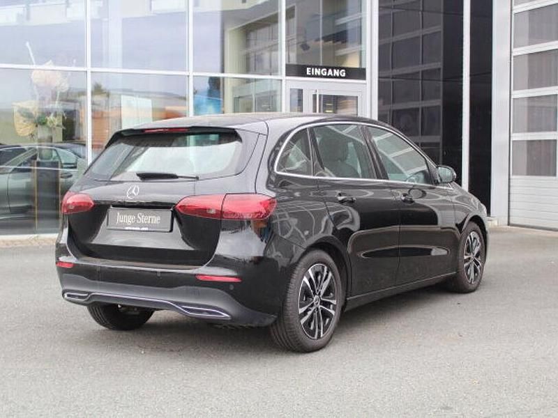 Gebraucht Mercedes B180 Progressive 150 PS (110 kW) 2024 Schwarz Van / Kleinbus