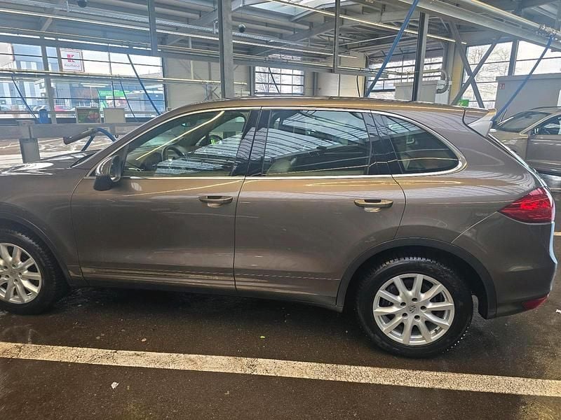 Gebraucht Porsche Cayenne 245 PS (180 kW) 2012 Braun SUV