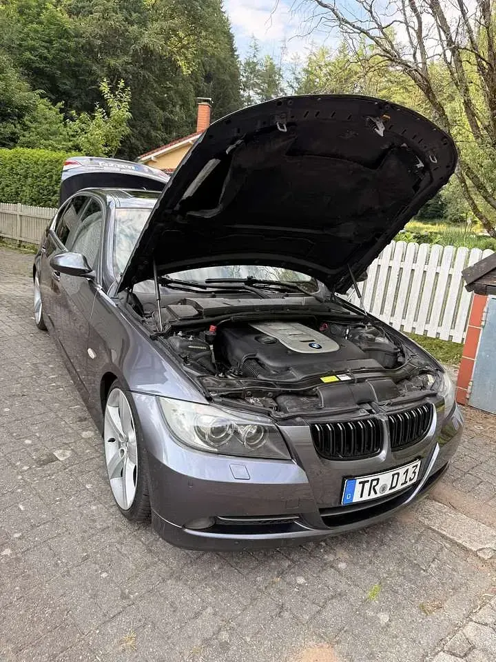 Gebraucht BMW 330 231 PS (169 kW) 2005 Grau Limousine