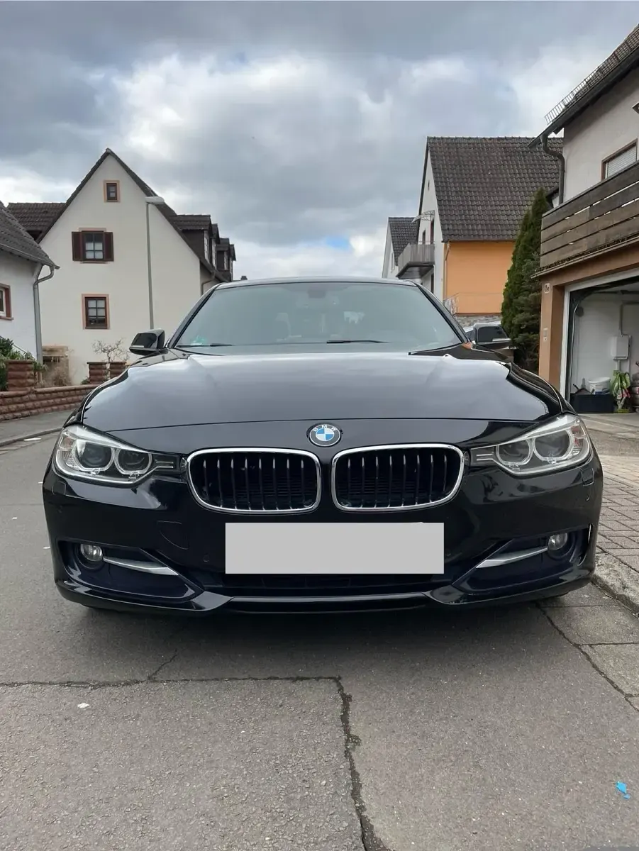 Gebraucht BMW 318 143 PS (105 kW) 2012 Schwarz Limousine
