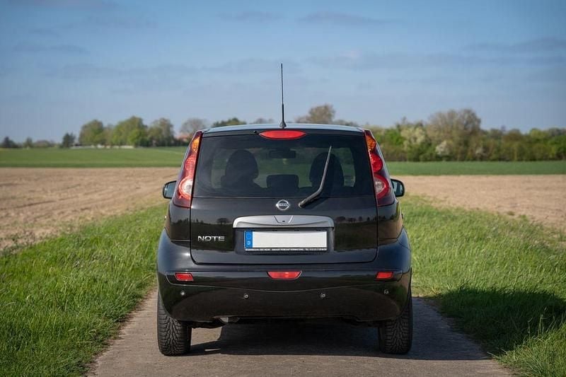 Second-hand Nissan Note 110 CP (80 kW) 2011 Negru Hatchback