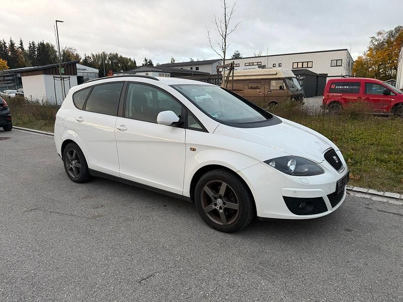Weiß Gebraucht 2015 Seat Altea XL Van / Kleinbus | 2.950 € (Superpreis) - Bild 1/4