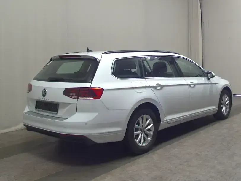 Gebraucht VW Passat Business 150 PS (110 kW) 2022 Weiss Kombi