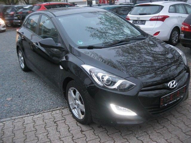 Gebraucht Hyundai i30 Edition 99 PS (72 kW) 2014 Schwarz Limousine