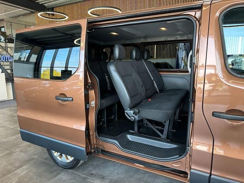 Second-hand Opel Vivaro 145 CP (106 kW) 2017 Maro Monovolum