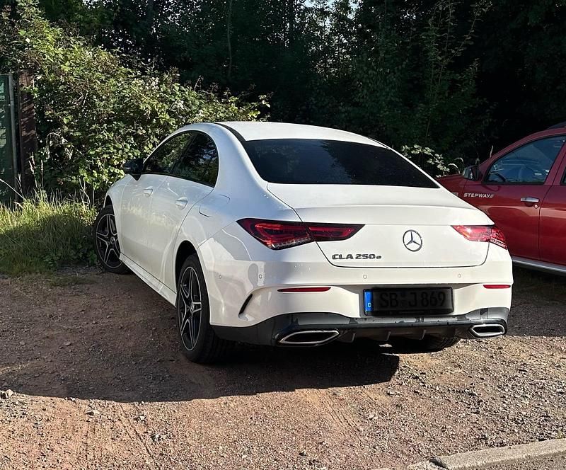Weiß Gebraucht 2023 Mercedes CLA250e AMG Limousine | 31.000 € (Superpreis) - Bild 1/4